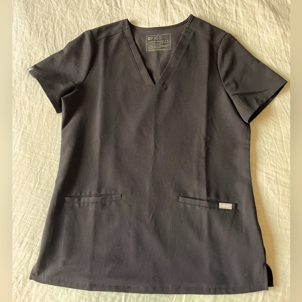 Figs cases three pocket scrub top
